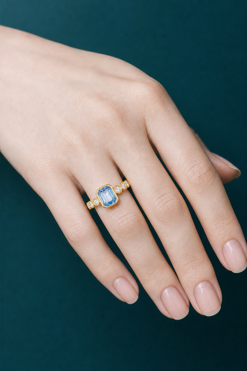 Blue sapphire ring in yellow gold, worn on hand