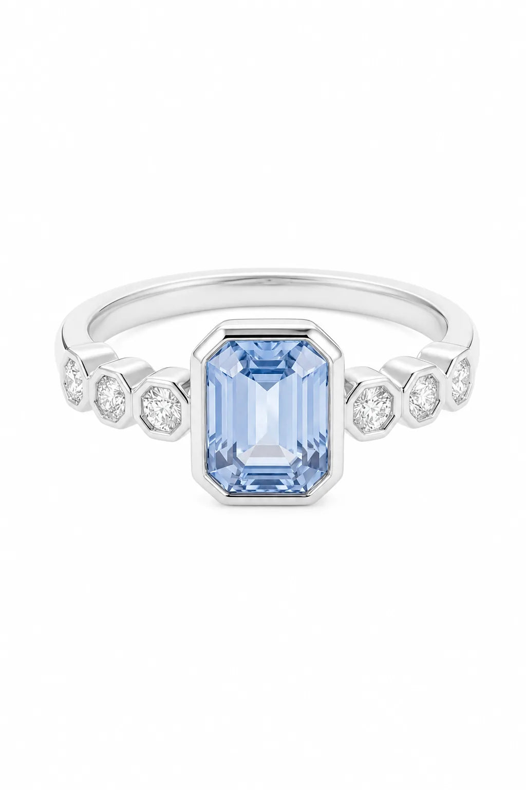 Blue sapphire ring in white gold, product shot